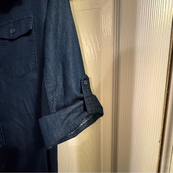 Cavalini Women’s Medium Dark Wash Denim Button Up Roll Tab Shirt - Picture 4 of 8